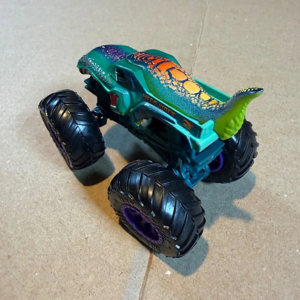Hot Wheels Monster Trucks Mega Wrex & Monster Jam Calavera Sugar Skull Set 1:64
